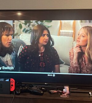 Lauren Ash Instagram - Had so much fun attending the #familyswitch premiere in LA last night! Make sure to watch this Christmas romp on @netflix STREAMING NOW and you will see me about halfway through the movie! Swipe through the pics here to see my fun character Barb!