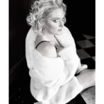 Lauren Ash Instagram - Final set of pics from my @the.baremag shoot! Going FULL Marilyn here and feeling like a starlet! Thank you again to @tina_turnbow and @the.baremag for having me! Check out the full spread and article, link in my bio! Hair by @tedgibson using @starring Makeup by @tina_turnbow using @ogee Photos by @tina_turnbow