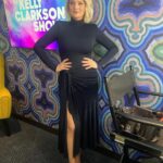Lauren Ash Instagram - Did you catch me on @kellyclarksonshow last week? Talking my music, my podcast @truecrimeandcocktails and more?? Makeup @killahcamz Hair @paulwarrenhair Dress @cinqasept Shoes @stevemadden Earrings @ettika Rings @vraiofficial @stoneandstrand