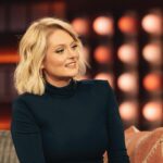Lauren Ash Instagram - Did you catch me on @kellyclarksonshow last week? Talking my music, my podcast @truecrimeandcocktails and more?? Makeup @killahcamz Hair @paulwarrenhair Dress @cinqasept Shoes @stevemadden Earrings @ettika Rings @vraiofficial @stoneandstrand