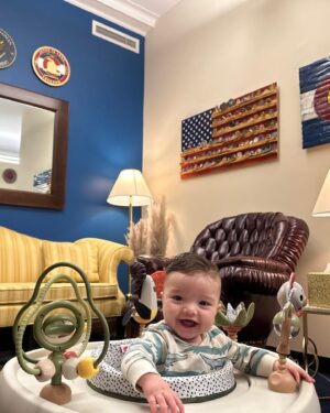Lauren Boebert Instagram - Gigi’s Congressional helper 💙