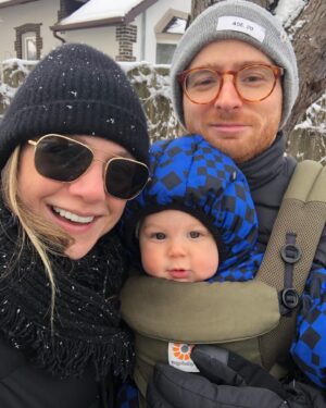 Lauren Collins Instagram - From our family to yours, happy holidays!!!! With so much stress and hardship this year, I hope each and every one of you find a little joy and something to look forward to in 2021. Be safe and be well!! ❤️❤️❤️