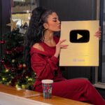 Lauren Cruz Instagram - Je suis tellement heureuse, j’ai reçu mon trophée des 1 Million sur YouTube. Depuis cet été je l’attendais, je suis contente de vous partager ça les besties. J’arrive pas à y croire, quand j’ai commencé ma chaîne jamais j’avais pensé un jour avoir autant de personnes. C’est incroyable ! merci de tout mon coeur aux personnes qui me suivent depuis mes débuts et aux nouvelles ! En route vers les 2M ! ❤️❤️ love
