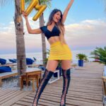 Lauren Cruz Instagram - Je suis tellement heureuse, j’ai reçu mon trophée des 1 Million sur YouTube. Depuis cet été je l’attendais, je suis contente de vous partager ça les besties. J’arrive pas à y croire, quand j’ai commencé ma chaîne jamais j’avais pensé un jour avoir autant de personnes. C’est incroyable ! merci de tout mon coeur aux personnes qui me suivent depuis mes débuts et aux nouvelles ! En route vers les 2M ! ❤️❤️ love