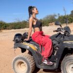 Lauren Cruz Instagram - J’aime trop tout ce qui roule 😏