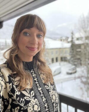 Lauren Lapkus Instagram - ❄️🗻🤍Perfect weekend in Vail celebrating the world premiere of a new movie I am honored to be a part of, Another Happy Day! The @vailfilmfest was a delight from top to bottom. More to come! ❄️🗻🤍 

💙 @anotherhappydayfilm 💙