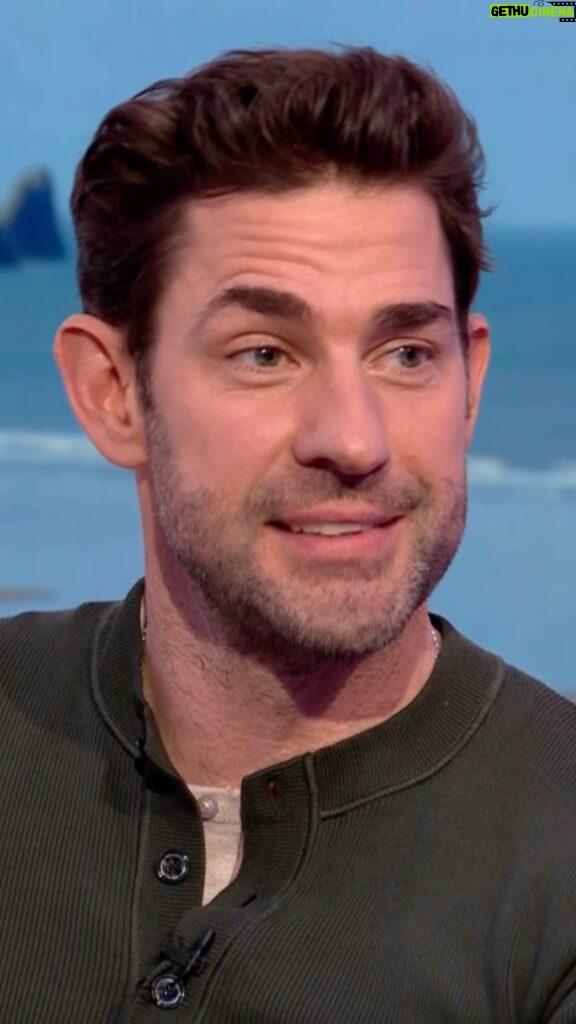 Lauren Laverne Instagram - After a cooking fail, @johnkrasinski tells us his wife, British actress Emily Blunt, handles the Sunday roasts in their house 😅 #TheOneShow #iPlayer