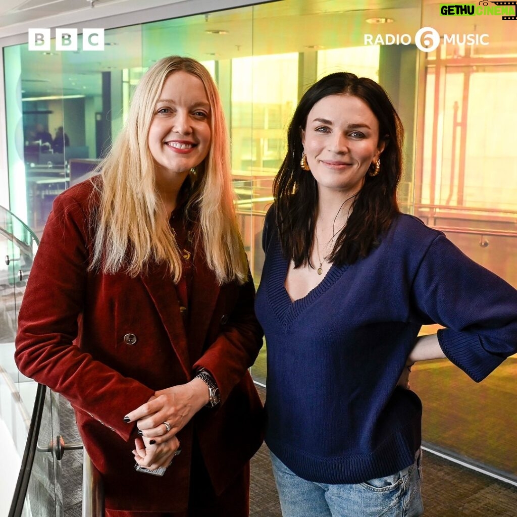 Lauren Laverne Instagram - Comedian and actress Aisling Bea caught up with Lauren this morning about new show Alice and Jack and LOL: Last One Laughing Ireland 📺 Listen now on @bbcsounds by clicking our link in bio.