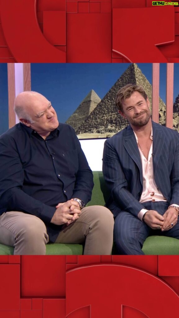 Lauren Laverne Instagram - @thedaraobriain tells @chrishemsworth he does his ‘Thor meme face’ whenever someone says aliens built the pyramids 😂 #TheOneShow #iPlayer
