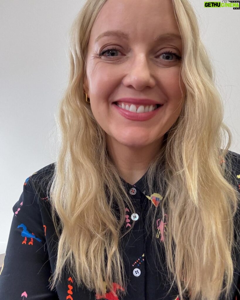 Lauren Laverne Instagram - Happy #Sunday, dopamine seekers! It’s your weekly #cloudbusting call…. To continue the brain chemistry theme: we’re looking for serotonin tunes of every genre to wake the nation on @bbc6music breakfast next week. Would love to play you a track - leave your request below and I’ll do my best in the morning!