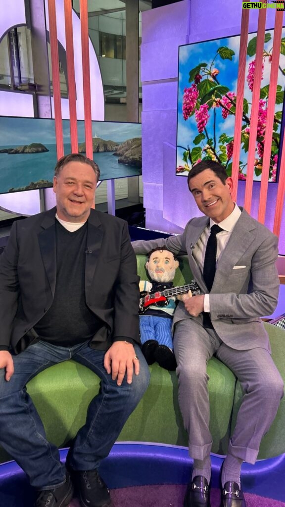 Lauren Laverne Instagram - Introducing Russell Crowe-chet 🤝 #iPlayer #TheOneShow