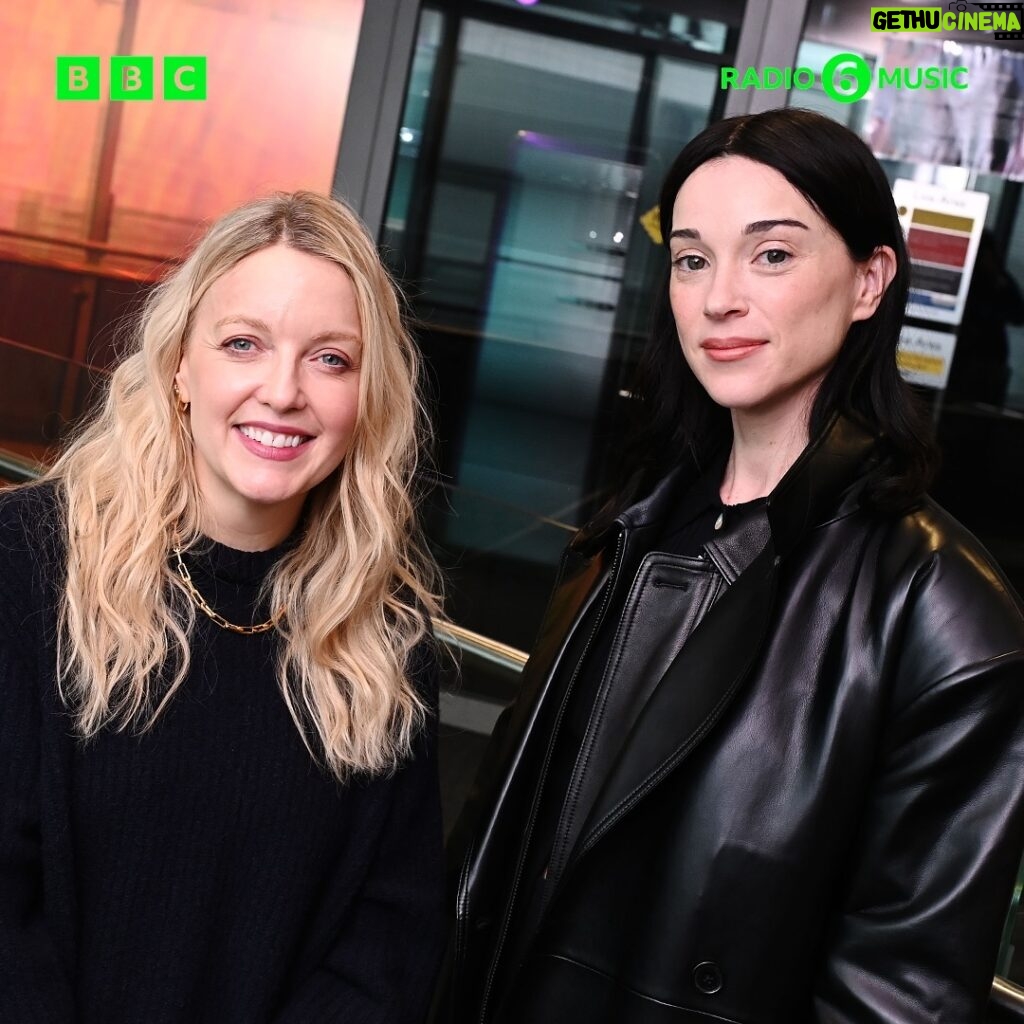 Lauren Laverne Instagram - Grammy award winner, St. Vincent and Lauren in the studio, discussing new gnarly single Broken Man and what they want from music today 💿 Listen to the full epsiode now on @bbcsounds by following the link in our bio.