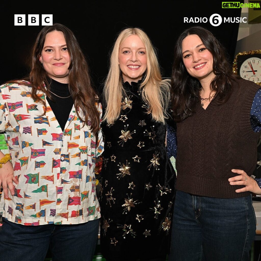 Lauren Laverne Instagram - Christmas came early for 6 Music 🎄 Lauren Laverne’s Christmas Party live from Maida Vale was pure festive magic! Listen back on @bbcsounds