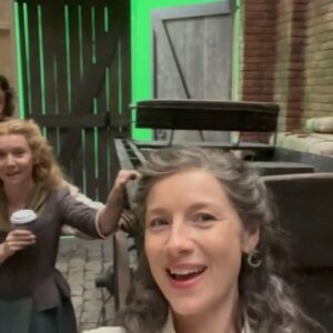 Lauren Lyle Instagram - Guess who’s back for #Outlander Season 8???