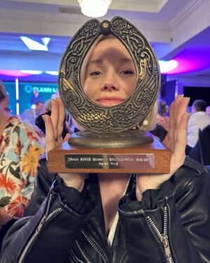 Lauren Lyle Instagram - We went to answer two big questions: is the guinness better yes did we win the celtic media award for Best Drama Series yes 🇮🇪 

Thank you so much ireland! Immensely proud to be there as a Scot representing a show, heritage, and country I’m so proud of.