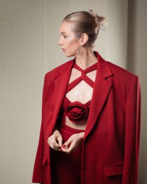 Lauren Lyle Instagram - BAFTA @vanityfair X rising star in @magdabutrym 

@bafta 
@hollyevawhite 
@patch_studio__ 
@mariaasadimakeup
@jimmychoo 
@vanityfairlondon 
#eerisingstar