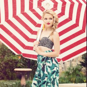 Lauren Taylor Instagram - check out the newest issue of @lvltenmag for some cute summer shots and news ☺️