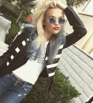Lauren Taylor Instagram - hair   glasses