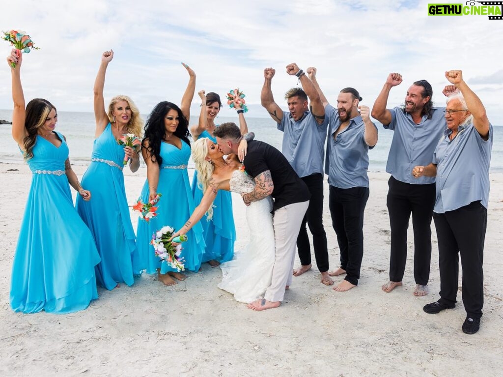 Lauren Williams Instagram - We chose the most perfect people to be in our wedding parties 🤍 With my sister as my Maid of Honor, my niece as my Flower Girl and my soul sisters as my bridesmaids, it meant the world to us to have those closest to us celebrate our love and happiness ❤️👩🏼‍❤️‍👨🏻 P.S. my ladies looked STUNNING!! 😍🩵