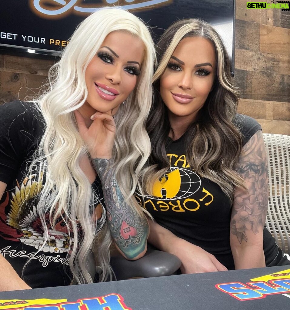 Lauren Williams Instagram - Thanks to everyone for joining @skyisvelvet and myself for our live virtual signing with @highspots! As always, #TBP appreciate all your love and support! Until next time 😘😘