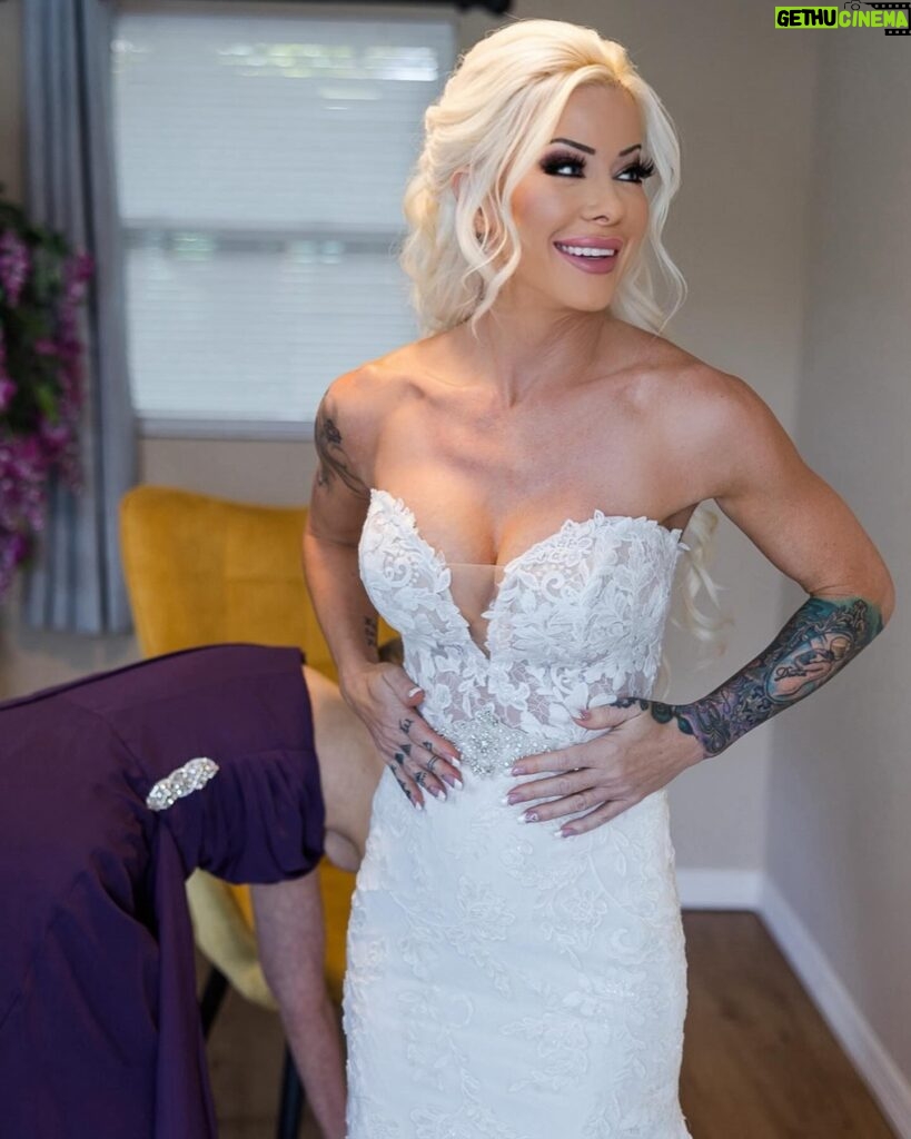 Lauren Williams Instagram - THE DRESS and the wedding of my dreams 🥰🥰