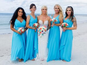 Lauren Williams Instagram - We chose the most perfect people to be in our wedding parties 🤍 With my sister as my Maid of Honor, my niece as my Flower Girl and my soul sisters as my bridesmaids, it meant the world to us to have those closest to us celebrate our love and happiness ❤️👩🏼‍❤️‍👨🏻 

P.S. my ladies looked STUNNING!! 😍🩵