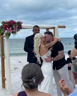 Lauren Williams Instagram - Some absolutely beautiful candid photos from our dream wedding day 💕☀️🌴🤵🏻👰🏼‍♀️

Still on cloud nine from this incredible love-filled day, can’t believe it’s already been a week and a half since it happened!! 

10/1 forever ❤️❤️
@lokeys910