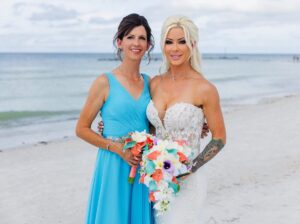 Lauren Williams Instagram - We chose the most perfect people to be in our wedding parties 🤍 With my sister as my Maid of Honor, my niece as my Flower Girl and my soul sisters as my bridesmaids, it meant the world to us to have those closest to us celebrate our love and happiness ❤️👩🏼‍❤️‍👨🏻 

P.S. my ladies looked STUNNING!! 😍🩵