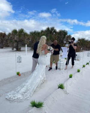 Lauren Williams Instagram - Some absolutely beautiful candid photos from our dream wedding day 💕☀️🌴🤵🏻👰🏼‍♀️

Still on cloud nine from this incredible love-filled day, can’t believe it’s already been a week and a half since it happened!! 

10/1 forever ❤️❤️
@lokeys910