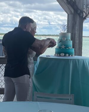 Lauren Williams Instagram - Some absolutely beautiful candid photos from our dream wedding day 💕☀️🌴🤵🏻👰🏼‍♀️

Still on cloud nine from this incredible love-filled day, can’t believe it’s already been a week and a half since it happened!! 

10/1 forever ❤️❤️
@lokeys910
