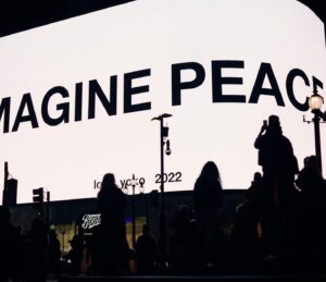 Laurie Anderson Instagram - IMAGINE PEACE - love, yoko 2022 🕊

This March, @YokoOno pauses advertisements on digital screens around the world to share an urgent message of global peace in an urgent partnership between @circa.art & @SerpentineUK.

In aid of the humanitarian crisis, Yoko Ono has donated a time-limited edition print, available to purchase on @CIRCA.ART website for £100 until 31 March 2022.

100% of the proceeds raised by the sale will be donated to the United Nations’ emergency fund (@un_ocha), one of the fastest and most effective ways to ensure that urgent humanitarian assistance, including food, clean water, medicine, education and shelter, reaches people in need whenever and wherever crises strike.

Think PEACE, Act PEACE, Spread PEACE every evening at the following times and locations:

🇬🇧 London: @PiccadillyLights, 20:22 GMT
🇩🇪 Berlin, @Limes_ooh, Kurfürstendamm, 20:22 CET (from 9 March)
🇦🇺 Melbourne: @Fed.Square, at 20:22 AEDT
🇮🇹 Milan: @luxottica Piazzale Cadorna, 20:22 UTC
🇺🇸 Los Angeles: @pendrywesthollywood, 20:22 PST
🇺🇸 New York: @luxottica Times Square, 20:22 EST
🇰🇷Seoul Coex, K-POP Square, 20:22 KST (from 7 March)
🇯🇵 Tokyo, @neoshibuyatv (from 7 March)
🌐 With additional screens to follow

Discover more on CIRCA.ART

#IMAGINEPEACE #yokoono