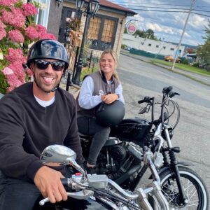 Laurie Doucet Instagram - ❤️

La personne derrière mes plus beaux sourires.🤓

Bonne fête mon amour, j’espère être encore là pour t’entendre radoter quand tu vas avoir 50 ans. 👩🏼‍❤️‍👨🏽😜