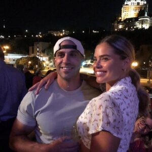 Laurie Doucet Instagram - ❤️

La personne derrière mes plus beaux sourires.🤓

Bonne fête mon amour, j’espère être encore là pour t’entendre radoter quand tu vas avoir 50 ans. 👩🏼‍❤️‍👨🏽😜