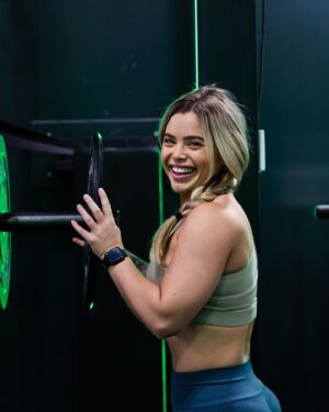 Laurie Doucet Instagram - Worry less. 🧘🏼‍♀️
Squat more. 🍑

And eat your veggies! 🥦

📸 @gab_parent