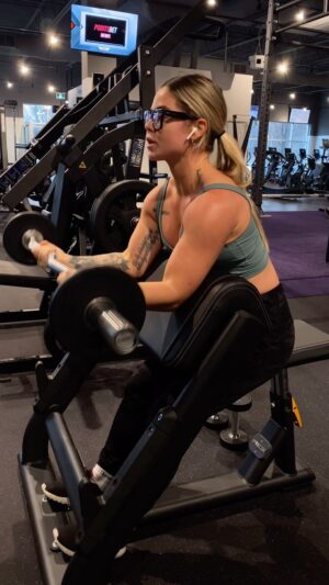 Laurie Doucet Instagram - Embrace the pain. Embrace the challenge. 💪🏼