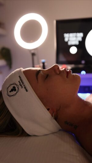 Laurie Doucet Instagram - 𝐇𝐘𝐃𝐑𝐀𝐅𝐀𝐂𝐈𝐀𝐋 📞 418-626-2824 

Épargnez 30$ sur le traitement Or 
Épargnez 50$ sur le traitement diamond 💎

Technologie combinant une microdermabrasion, un peeling chimique, l’extraction indolore des points noirs, une infusion de sérum boosters personnalisés selon vos besoins, un masque au led, un drainage lymphatique et un soin rajeunissant.

Un seul traitement hydrafacial équivaux à 3 soins visage réguliers ! 🤌🏼

L’Hydrafacial est la seule procédure
dhydradermabrasion qui combine simultanément les opérations de nettoyage, d’extraction et d’hydratation qui éclaircissent la peau. Le traitement est apaisant, hydratant et non invasif. Ainsi que, l’un des traitements facial les plus nourrissants et détoxifiants sur le marché. 

 Passez du stade préventif au stade correctif!