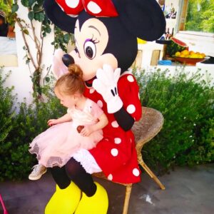 Laurie Marquet Instagram - Happy 2 my angel !

Mon soleil de ma vie, tu grandis vite  mais tu auras toujours 2 ans pour moi, tu seras toujours mon bébé ! 

Tu es la plus  mignonne, gentille, sage, et bienveillante des petites princesses, Je suis si fière de toi, si fière d’être ta maman 

Je t’aime ma fille ❤️

Merci à tous pour vos jolis messages 🙏🏽💖