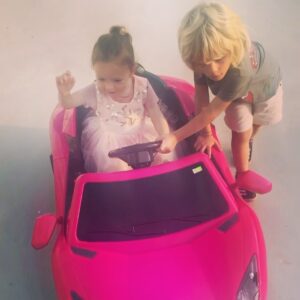 Laurie Marquet Instagram - Happy 2 my angel !

Mon soleil de ma vie, tu grandis vite  mais tu auras toujours 2 ans pour moi, tu seras toujours mon bébé ! 

Tu es la plus  mignonne, gentille, sage, et bienveillante des petites princesses, Je suis si fière de toi, si fière d’être ta maman 

Je t’aime ma fille ❤️

Merci à tous pour vos jolis messages 🙏🏽💖