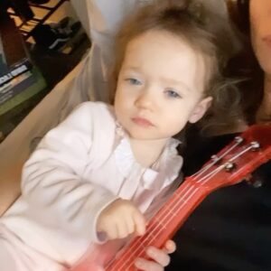 Laurie Marquet Instagram - Happy 2 my angel !

Mon soleil de ma vie, tu grandis vite  mais tu auras toujours 2 ans pour moi, tu seras toujours mon bébé ! 

Tu es la plus  mignonne, gentille, sage, et bienveillante des petites princesses, Je suis si fière de toi, si fière d’être ta maman 

Je t’aime ma fille ❤️

Merci à tous pour vos jolis messages 🙏🏽💖