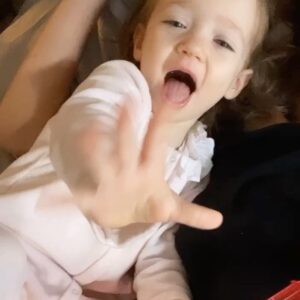 Laurie Marquet Instagram - Happy 2 my angel !

Mon soleil de ma vie, tu grandis vite  mais tu auras toujours 2 ans pour moi, tu seras toujours mon bébé ! 

Tu es la plus  mignonne, gentille, sage, et bienveillante des petites princesses, Je suis si fière de toi, si fière d’être ta maman 

Je t’aime ma fille ❤️

Merci à tous pour vos jolis messages 🙏🏽💖