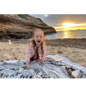 Laurie Marquet Instagram - Happiest birthday Jackie !
4 ans que tu fais le bonheur de maman, je t’aime si fort mon soleil, mon trésor, my favorite person, dancer, singer, comic.
Tu nous fais mourir de rire, tu es tellement mignonne, douce et si gentille !
Je t’aime je t’aime je t’aime 
Je serais toujours toujours à tes côtés mon bébé que j’aime ❤️