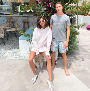 Laurie Marquet Instagram - Hey guys, I am so happy to share this amazing brand with you, a brand who really makes a difference, @forestcallinglabel every peace that you buy save a forest parcel in Madagascar... 
All the pieces are soooo nice and so comfy, 
And what’s better to be fashion and sustainable ?! 

@forestcalling_action 

I