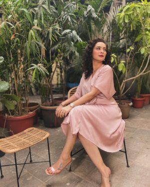 Lavina Tandon Instagram - Left 
Right 
Left 
.
.
.
.
.
Sharing my profile above !!!
#workstills 
#ad 
#harpic 
#paidpromotion 
#actor 
#actorslife 
#workmode 
#lovemyjob