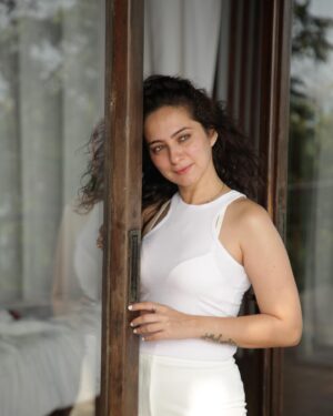 Lavina Tandon Instagram - She’s an angel, she’s a devil,
She’s a woman, she’s a child, 
She’s love, she’s war, 
She’s a heartbeat, she’s a heartache 
But
when she’s leaves you,she’ll leave you with a smile.

Pc: @darshan6289photography 
Location: @foresthillstala 
Outfit: @hm 

#photooftheday 
#simplephotography 
#whitelove 
#whitewolf 
#nomakeuplook
#fresh 
#pretty 
#real 
#raw 
#actor 
#influencer 
#foodie 
#traveler 
#lavvinataandon