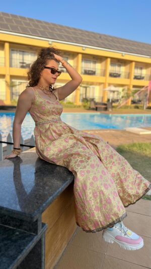 Lavina Tandon Instagram - GRWM 
#summer wedding edition!!! 
When they say floral theme hai 
.
.
.
Mai kyeeeyaa yeh le !!! 
Let me know kaisa laga 😜
Wearing: @anusoru @nidhikurda