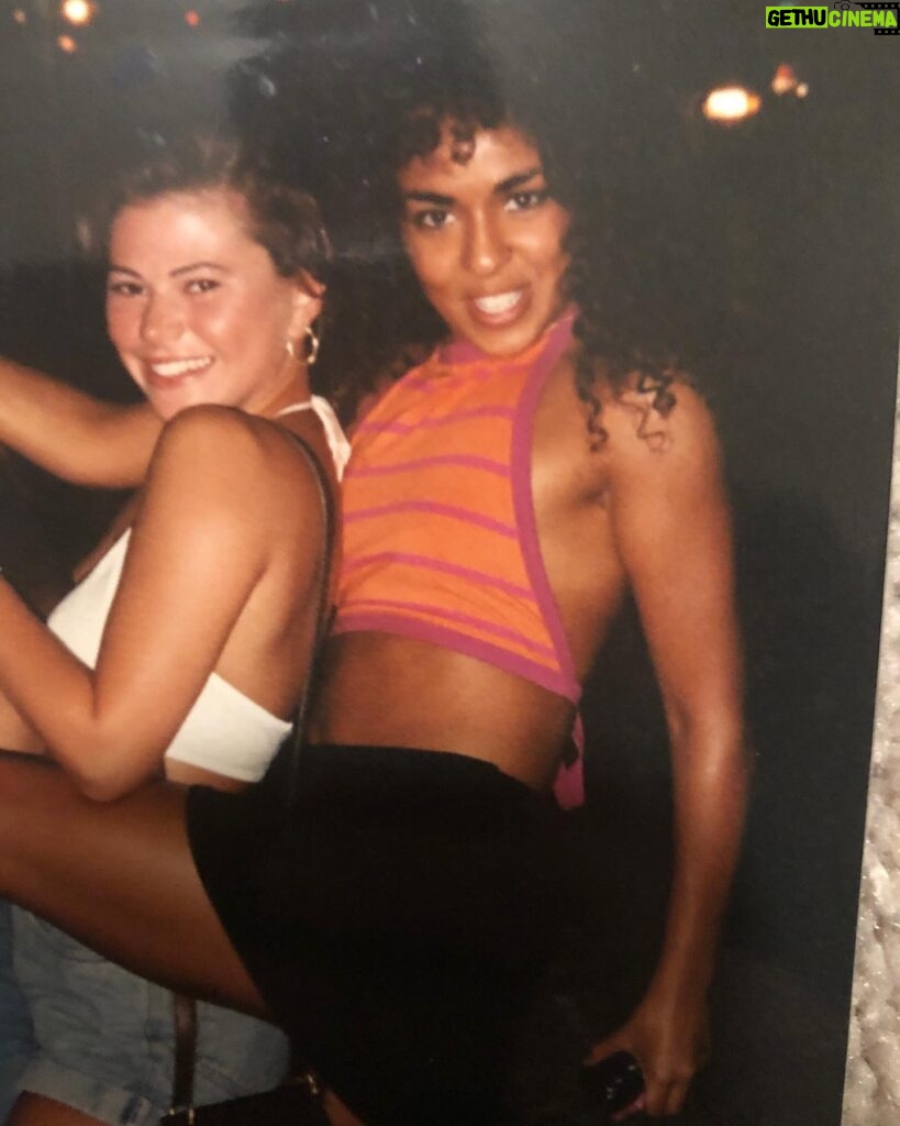 Layla El Instagram - 18 year old me on carnival cruise lines with one of my best friends Nikki. Coming from London I wasn't used to the sun so I of course over-tanned. #tbt #young#carnival