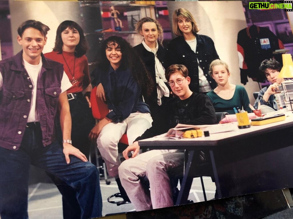 Layla El Instagram - Artifax my first professional gig in the entertainment world ha! #bbc #london #niave #dreamer #90’s