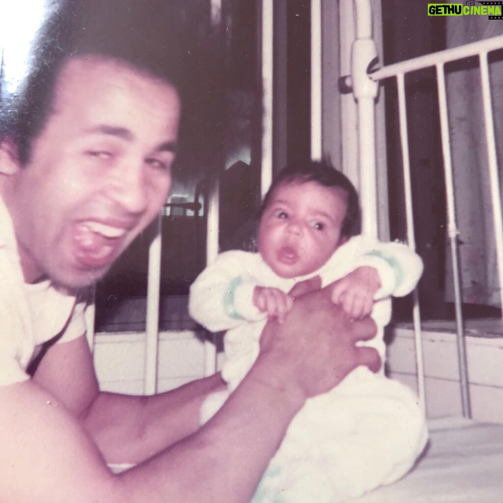 Layla El Instagram - I found a gem a baby pic of me with my dad I know there aren’t many. I see I got my forehead from my Dad. Loving the Afro 💛 #baby #old #fro #tbt