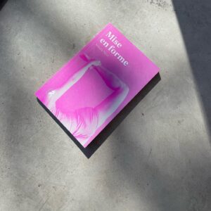 Léa Clermont-Dion Instagram - Mise en forme est mon livre préféré de 2023. Un essai finement écrit, nuancé et tellement puissant. Une réflexion forte sur le rapport au corps, mais aussi l’effacement des femmes dans notre société capitaliste dictée par le culte de la performance. Mikella Nicol est vraiment une brillante autrice.  @lechevaldaout