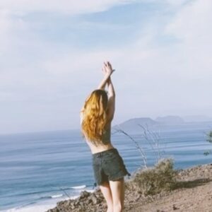 Lea van Acken Instagram - my kind of welcoming the full moon is…
dancing
felt really connected to this song🌕